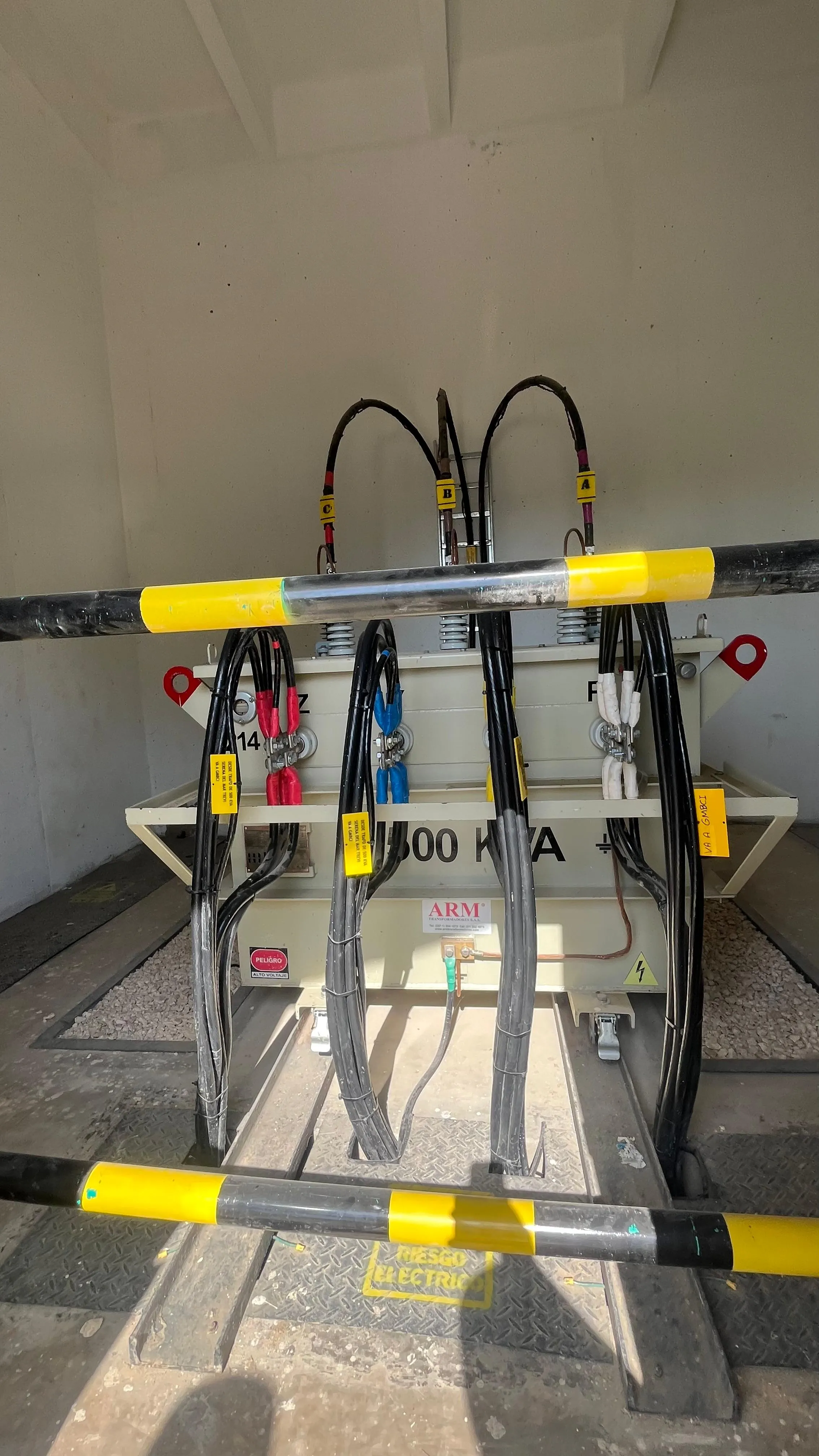 Subestación con transformador de media tensión instalada por Grupo Solinpro